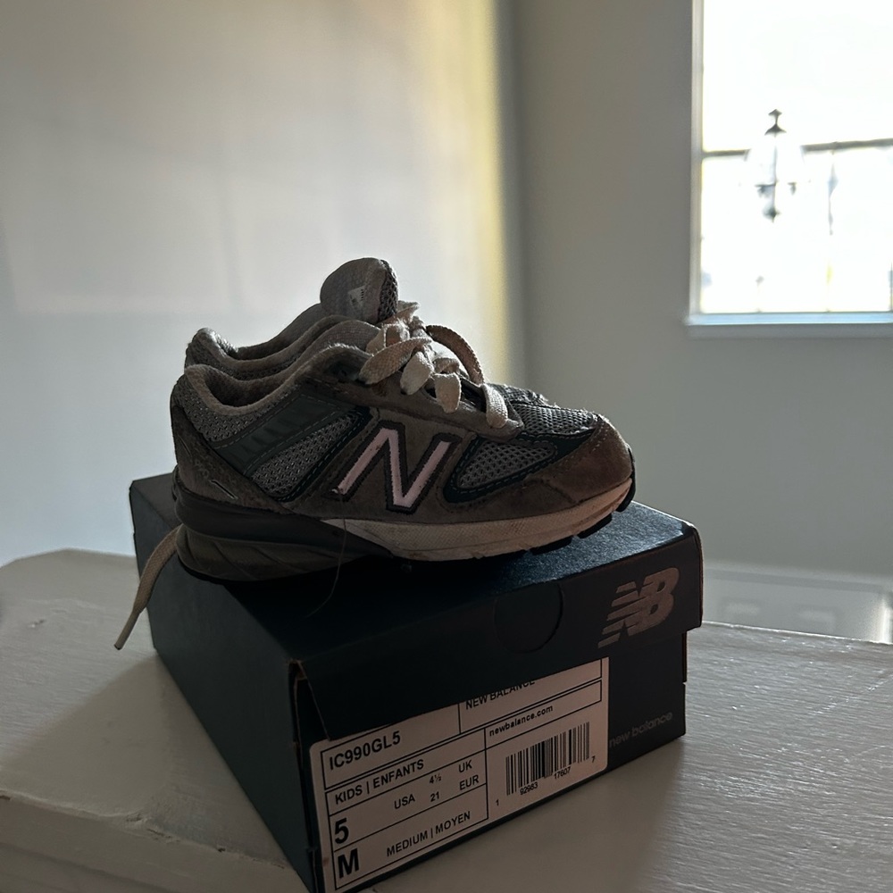 Grey new balance 990s